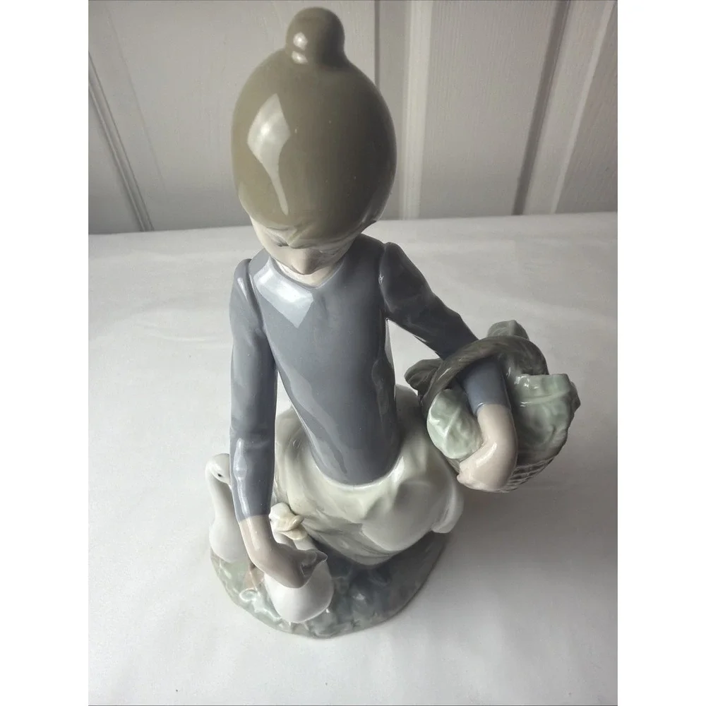Rare Genuine LLADRO Porcelain‎ Girl Feeding Geese Spain 10 in. With Box